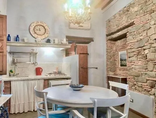 Una Terrazza Nel Centro Storico Vila Barga 0*,  Itália