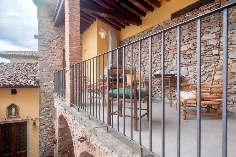 Una Terrazza Nel Centro Storico Barga Italy